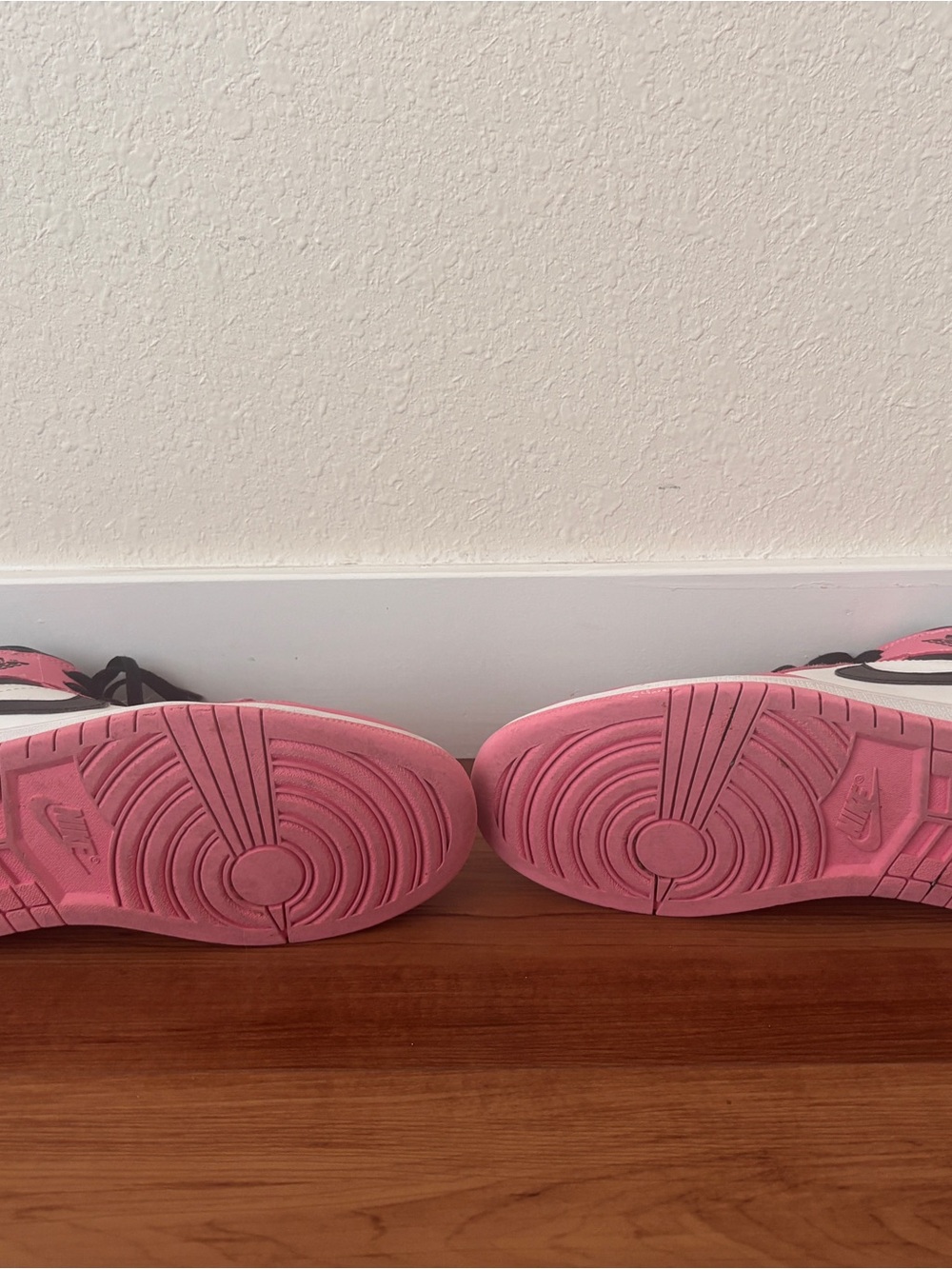 Nike Air Jordan 1 Mid Woman’s Sneakers- Size 8 - Picture 4 of 5